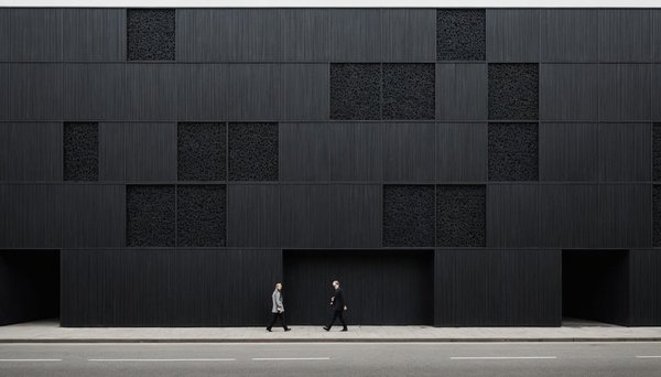 Enduit de façade noirci : causes et solutions durables